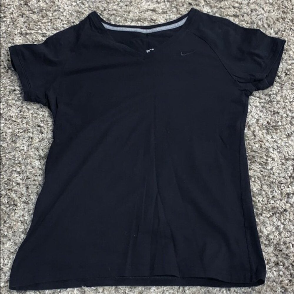 Nike women’s shirt size large